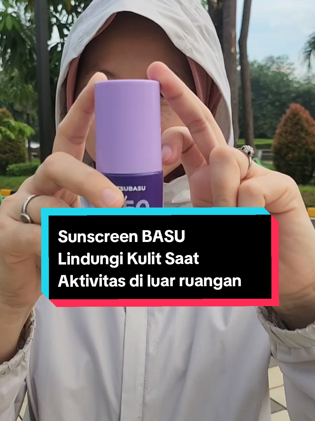Mau cuaca lagi mendung atau lagi panas banget. Jangan lupa pakai moist sunscreen setiap hari ya! 🌤️ Pakai rutin moist sunscreen spray SPF 50 PA+++ setiap hari mampu melindungi kulitmu supaya bebas kusam dan belang ✌️✨ #BisnisBasu #MoistSunscreen #SunscreenTsubasu #meluaskanmanfaat 