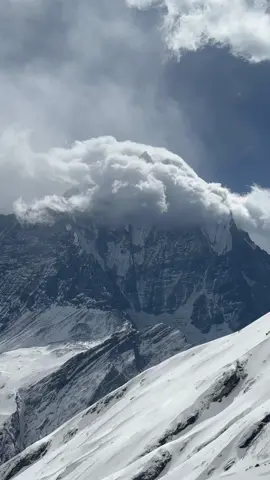 #annapurnabasecamp #nature #vibs #nepal #clouds #mountain #machhapuchhre #trending #trend #good #morning #beauty 