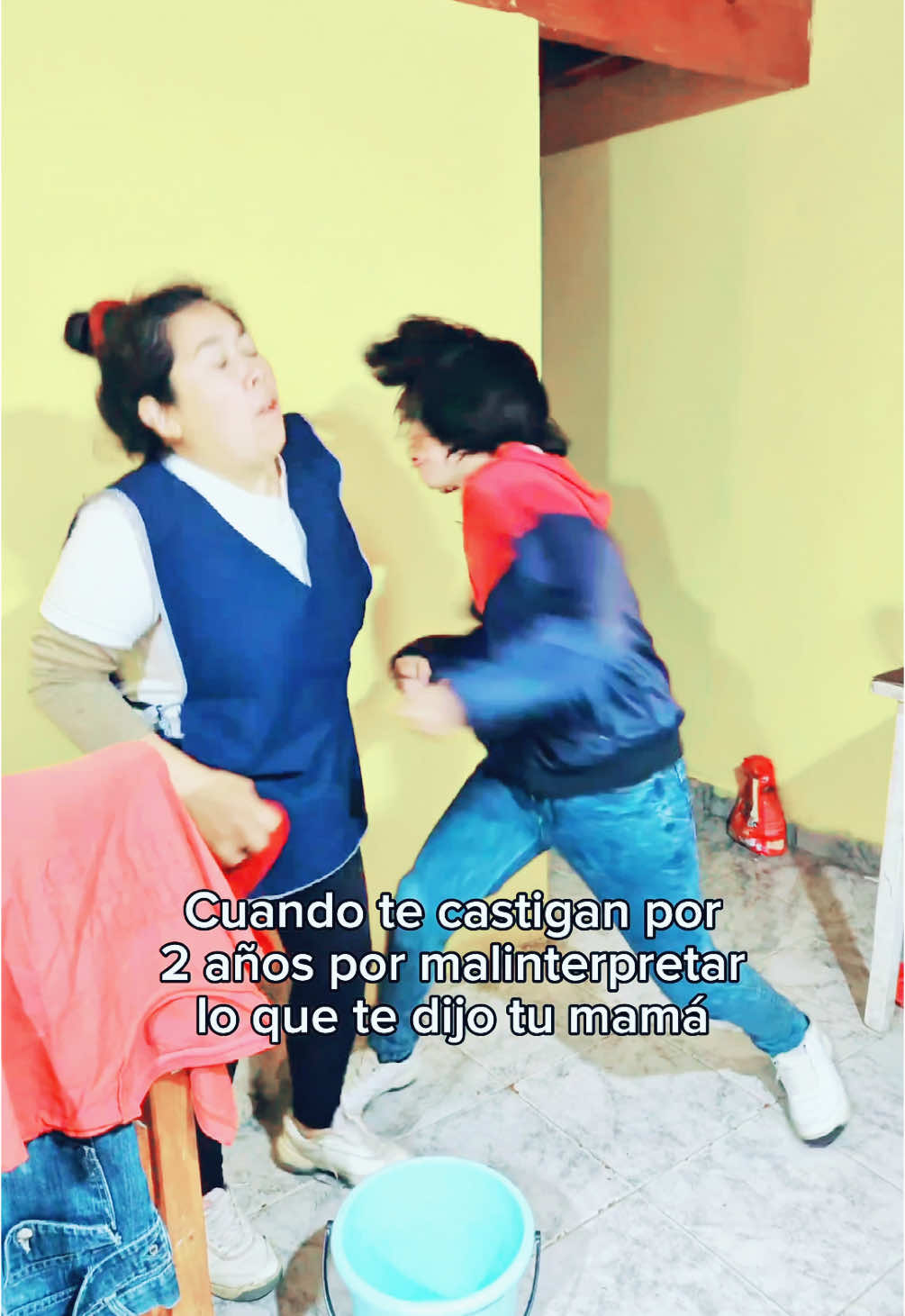 Encima que le hago caso😮‍💨🤣 #mamá #humor #gancho #broche #ropa #castigado #malinterpretacion #bravitosinfamily