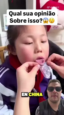 Na China, criaram um plástico que vai na língua pra esconder o gosto do remédio — ideal pra ajudar as crianças a tomarem sem drama! 😱😳 . . . . #dicas #truques #facavocemesmo #DIY #china #remedio #criancas #crianca  #diadiatec #tecnologiadodiaadia #eusoudanitec #pais #filhos #paisefilhos