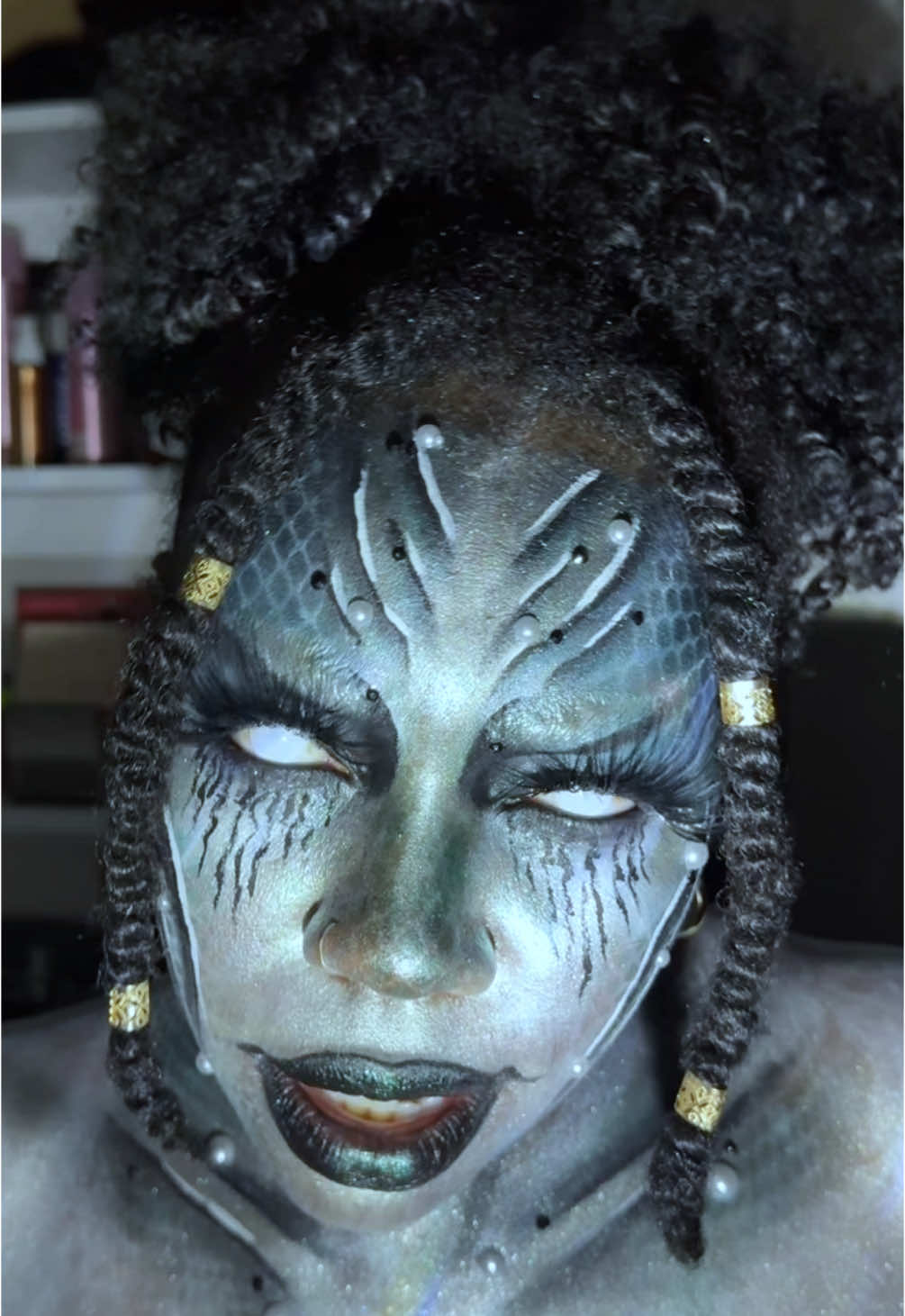 Dark siren 🖤🧜🏾‍♀️ #makeup #siren #sireneyes #creativemakeup #sirenmakeup 