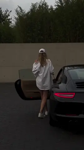 Cái âm thanh đóng cái cửa cũng thấy sang nữa chứ #luxurycars #911 #porsche 