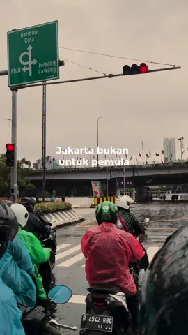 Menurut kamu Jakarta itu cocok untuk pemula gk?#jakartamalamhari #jakartakeras
