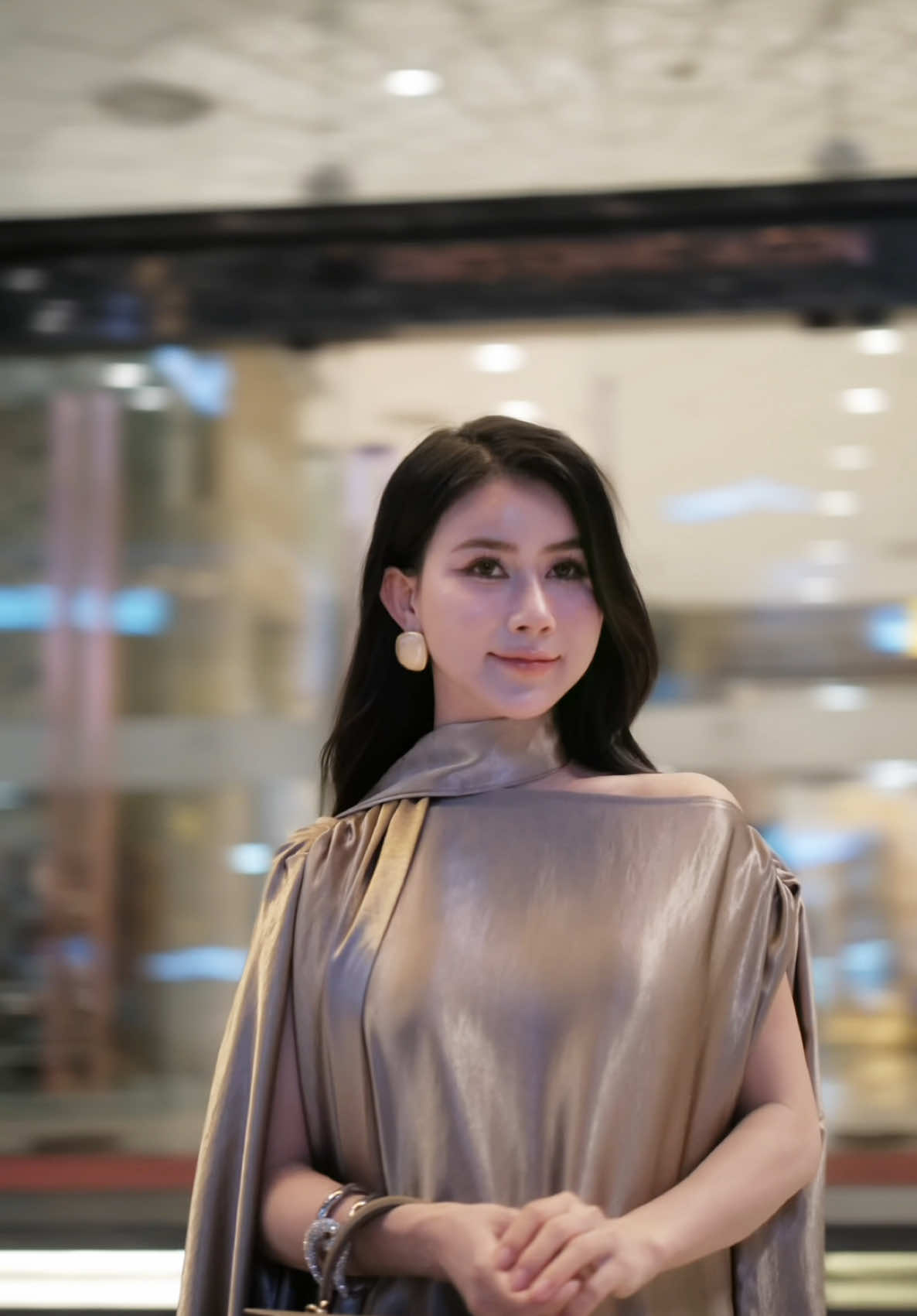 Cô ấy không chạy theo hào nhoáng… cô ấy tạo ra thế giới của riêng mình, 💃 #kenhcuathithanh #phunuhiendai #fyl #xuhuongtiktok #thereveriesaigon #timesquare #xuhuong #phunuhienđai @Tâm Tuệ Anh - Trạm Chữa Lành @Tiên Thanh 