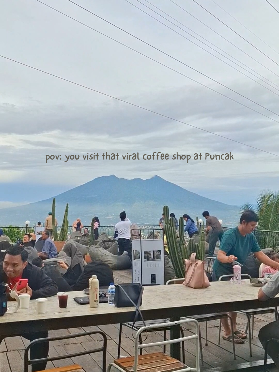 Impromptu breakfast visit. Dateng masih kosong, abis foto2 'eh duduk di mana nih' 🥲 #coffeeshop #mountainview #kopinakokebonjati #puncakbogor  #beautifulviews #scenic #explorepuncak #explorebogor #CapCut #fyp #foryou #foryoupage 