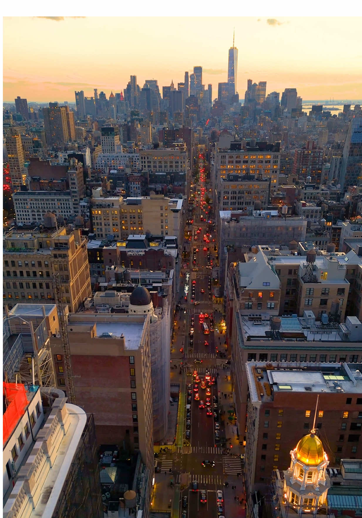🙏🗽🎥 . . . . . . . #nyc #newyork #newyorker #dji #drone #dronevideo #djidrone #djiglobal #manhattanview #sunset #atardecer #street #nyctiktok #newyorkers 