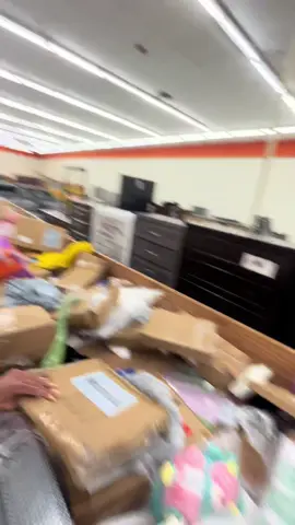 Lmaooo bc how is this just open???  #amazon #packages #shopping 