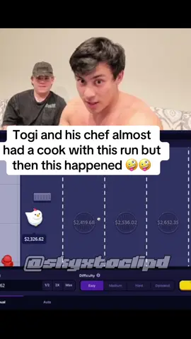 Togi and his chef almost had a cook with this run but then this happened 🤪🤪 #fyp #togi #crossyroad 