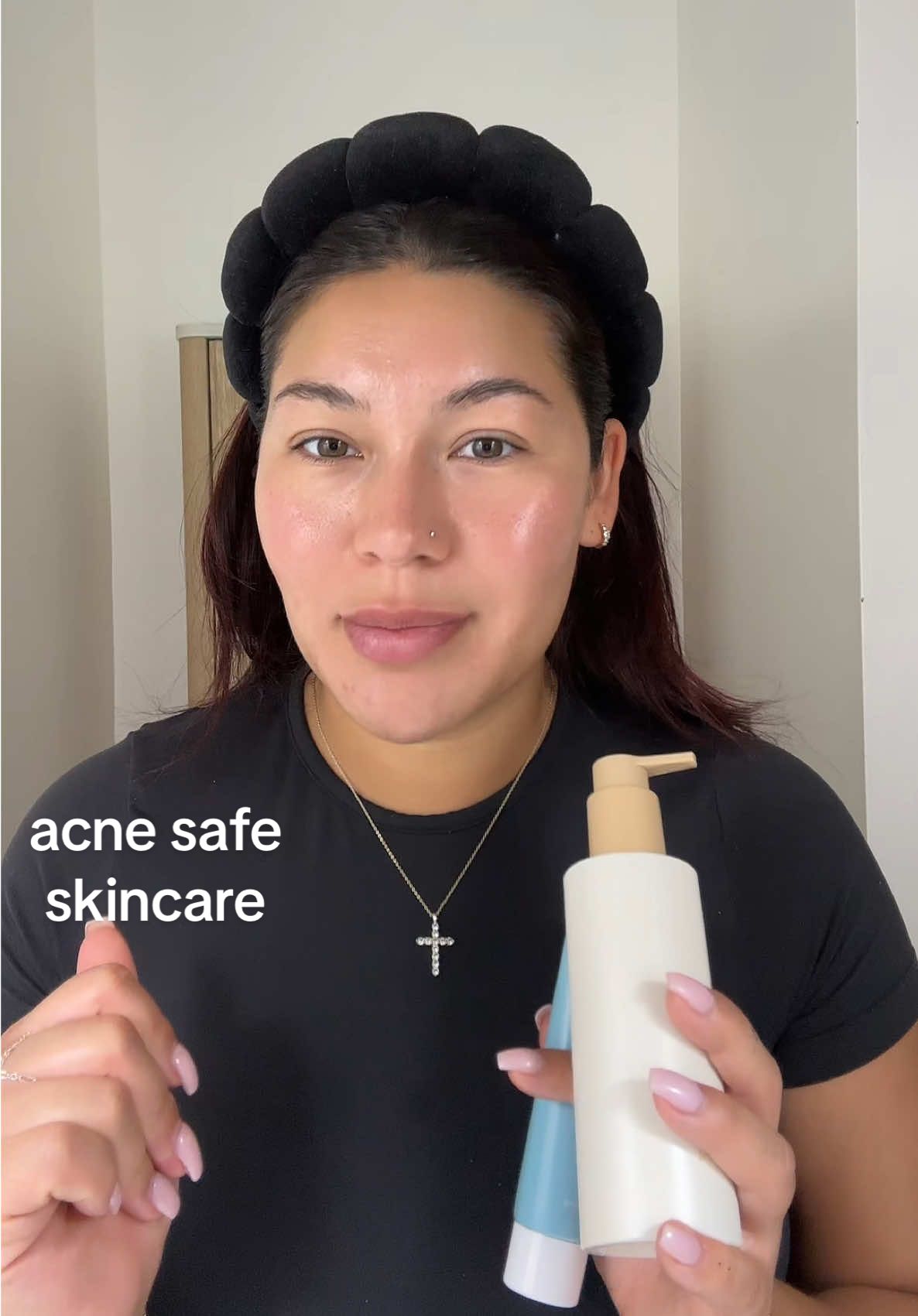 I might start a fan page tbh @Lissy Skincare #lissyskincare #acneskin #acnescars #acnesafe #pregnancysafe #skincaretransformation #skintransformation #skininfluencer #skingrwm #glassskin #acnescarring #hydrating #skincare #moisturizer #cleanser 