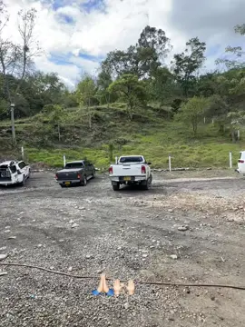 #originalesenhacerelprimertoyoteros #toyoterosguayata #ganado #caresapo🐸 #valledetenzaboyacá #LAKUSPI #guayatunos #gentebonitagentebella #mogollasguayatunas #valledetenzalomasbonito @ℜℜ @san.tiago_buitrago 👊🏻🤜🏻🤛🏻