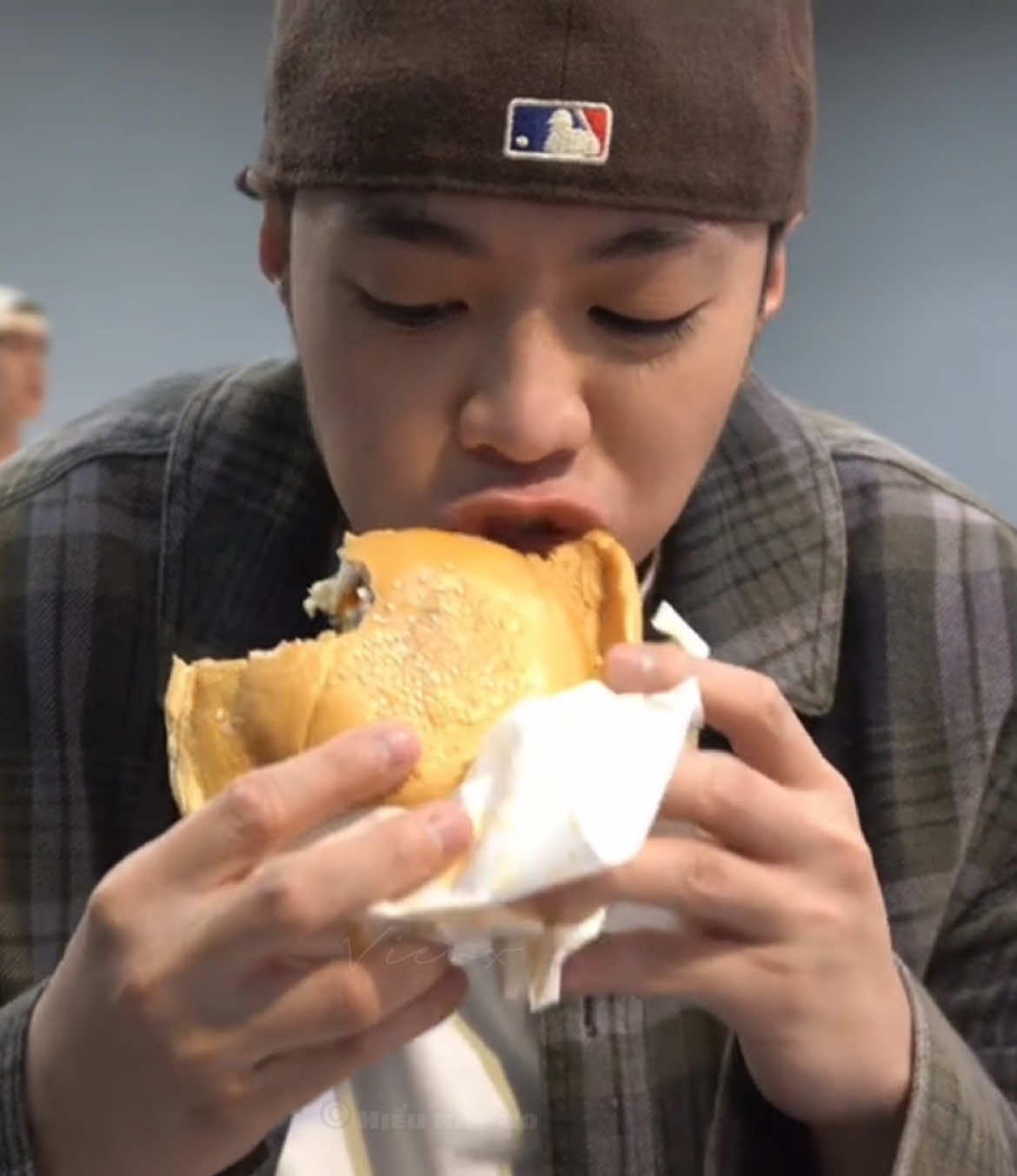 Có một bạn nhỏ ăn siêu ngoan #negav 