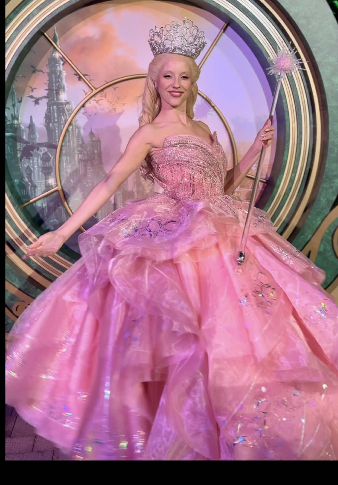 It’s Glinda the Good Witch! #unitok #universaltiktok #universaltiktoks  #universaltok#Wicked #WickedMusical #DefyingGravity #Elphaba #Glinda #Popular #disneyprincess #arianagrande #WickedFans #WickedTheMusical #MusicalTheatre #WickedBroadway #WickedWitch #tosstoss #ForGood #Ozian #sleepingbeauty #WickedVibes #WickedGreen #EmeraldCity #UniversalFanFestNights #UniversalStudios #FanFestNights #Universalfanfest #universalmoments #fiyero #dorothygale #thewizardofoz