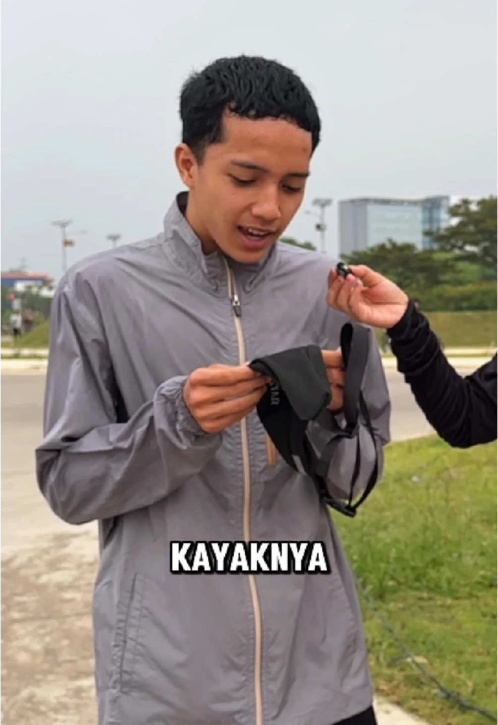 Kira kira harganya berapa ya?🤔 Jangan lupa di follow ya🥰 #sportantarestar #antarestaroutdoor #runningbelt #Running 