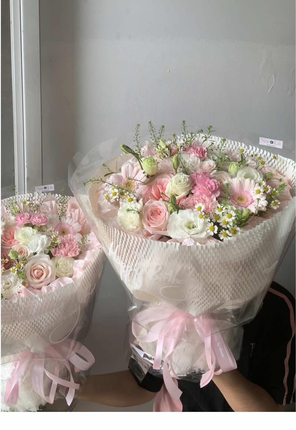 Tháng 5 này sốp iêm có bó này vừa đẹp, vừa to, vừa rẻ🤌🏻 Mời cả nhà iu ngắm hoa xinh ạ💕 #nulaflorist #shophoabinhthanh #hoatuoisaigon #hoatangnguoiyeu #happyanniversary #happybirthday #hoatotnghiep #hoakyyeu #viral #foryou #2025 