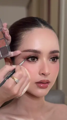 Soft liner  #euay_makeup #คิ้วสวยด้วยมือเอื้อย #พี่เอื้อยเมคอัพ #ช่างแต่งหน้าเจ้าสาว #ช่างแต่งหน้า #indonesia #singapore #thaimakeupartist #thaimakeup #สอนแต่งหน้า 