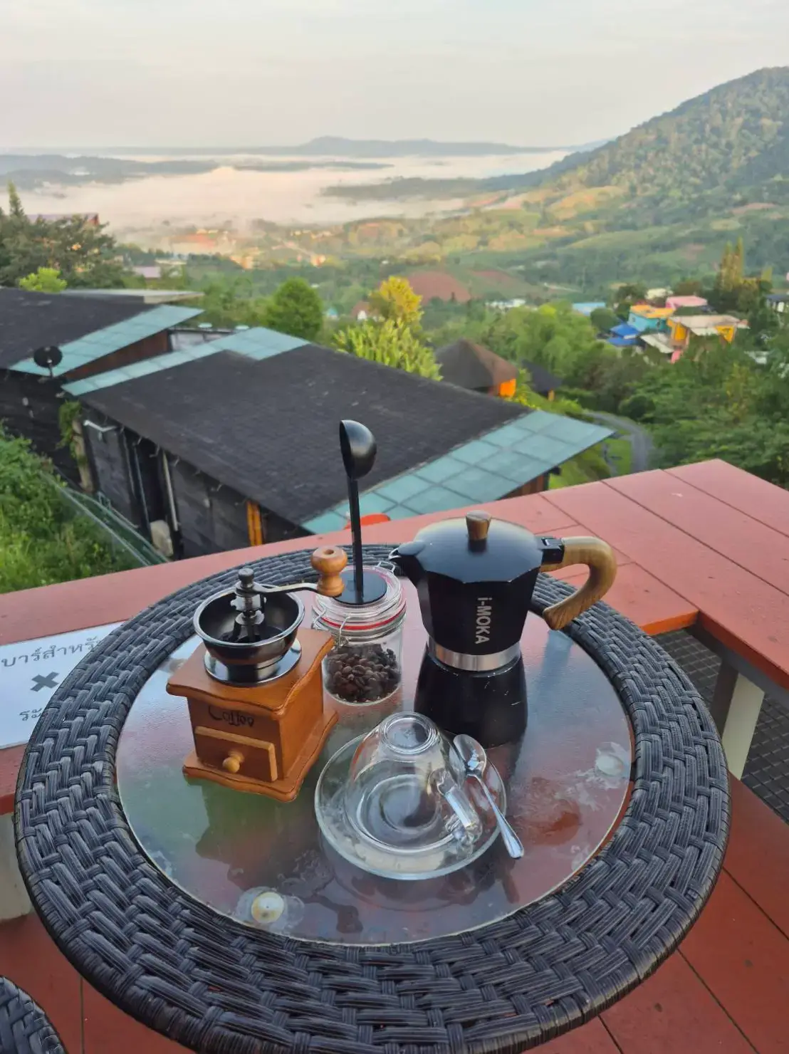 ตื่นมาพร้อมกลิ่นกาแฟ ท่ามกลางหมอกยามเช้าและวิวหลักล้านแบบนี้... จะมีอะไรสุขไปกว่านี้อีก? กาแฟดี วิวดีย์ อารมณ์ก็ดีตามไปด้วย #เช้านี้ที่เขาค้อ #กาแฟกับวิว #สายกาแฟต้องมา #จิบกาแฟชมหมอก #ชาร์จพลังชีวิต #morningvibes #coffeetime #slowbaronthehill #fypシ #ความสุขของชีวิต #ปล่อยว่างกับชีวืต 