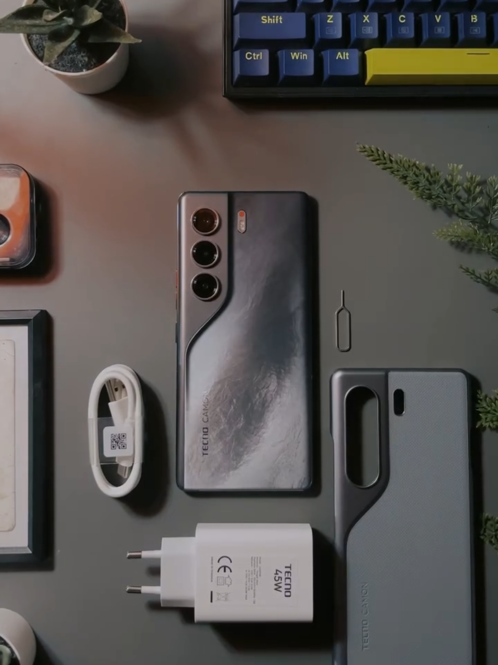 📦 First Look yang Bikin Jatuh Hati Bareng @rendi_herdiansyah kita unboxing TECNO CAMON 40 Pro 5G — desain elegan, kamera pro-level, dan performa luar biasa siap nemenin setiap momen kalian. ✨ Siap-siap terpesona dari pandangan pertama. linktr.ee/tecno.indonesia #CAMON40Pro5G #FlashSnapKiller #TECNOIndonesia