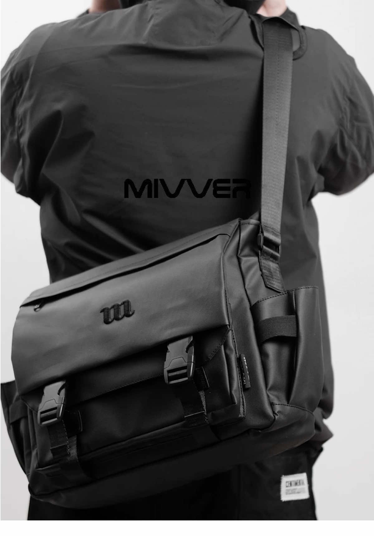 Tas Laptop 14 Inch Waterproof – Desain stylish, ringan, dan tahan air. Lindungi laptopmu dari hujan dan cipratan, tetap aman dan profesional ke mana pun kamu pergi!