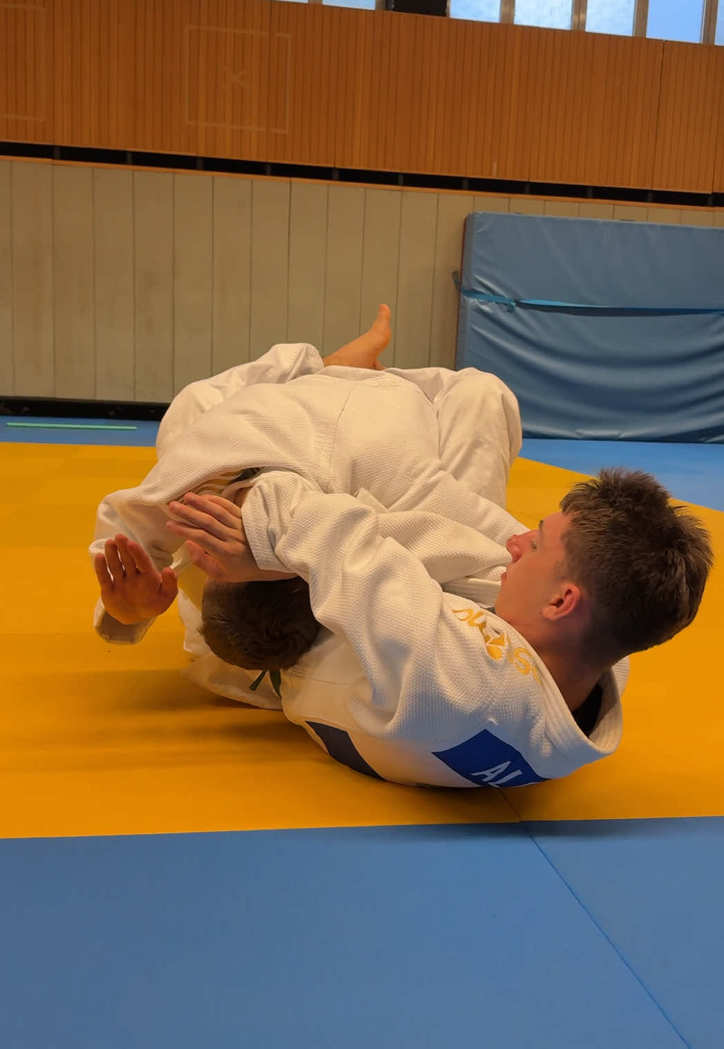 💥A flashy chokehold in judo🥋 #judo #judoka #strangehold #chokehold #motivation #bjj 