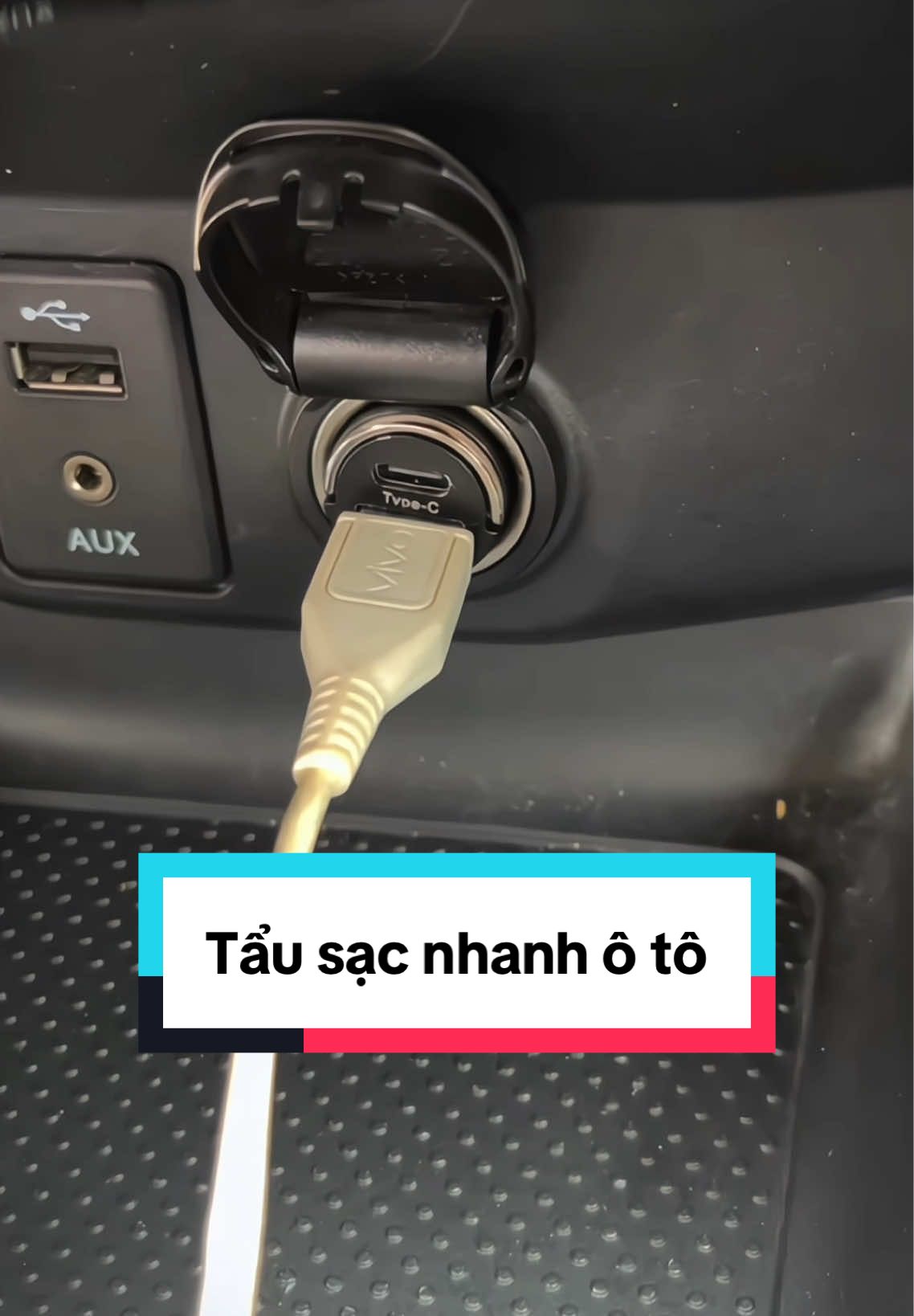 Cổng sạc trên xe sạc điện thoại rất chậm. Khuyến nghị anh em nên sử dụng loại tẩu sạc này #phukienoto #phukienxehoi #phukienoto36 #tausacoto #tausacnhanh