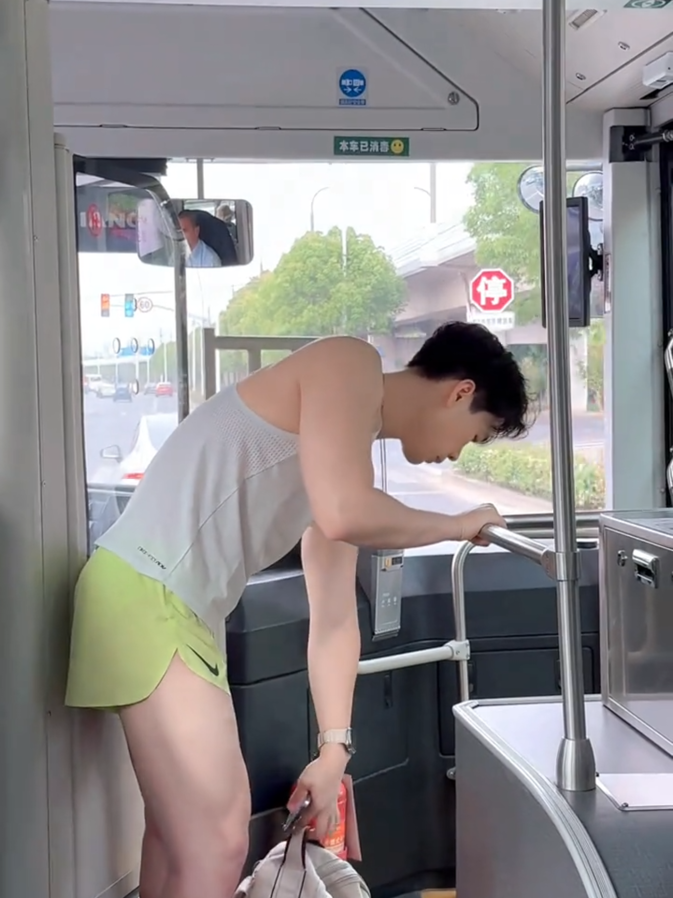 Quần đùi này của Nike nha mn... giá 9 hãng hơi chát #bl ##deptrai #gym #rednote #hotboy #thethao #traithethao #douyinboy #chineseboy #handsomeboys #trai #quandui #quanshort #shorts 