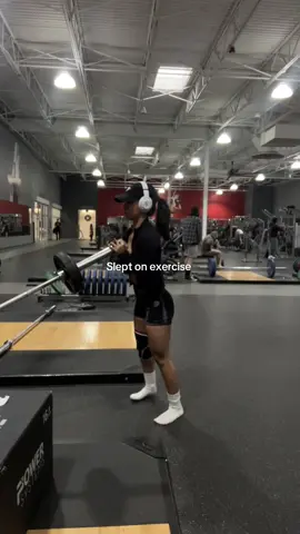 If you want a killer full body exercise these landmine squat presses will do it every time 😮‍💨Thank me later #weightlifting #landmineexercises #womenwholift #fullbodyworkout #fitfam @Darc Sport 