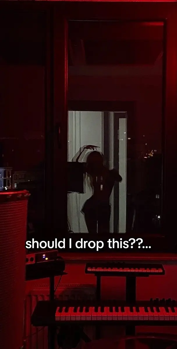 Will make tabs if people want to learn it on guitar #guitar #chillguitar #smoothvibes #foryou #fyp #guitarloops #chillmelodies #newartist #BookTok 