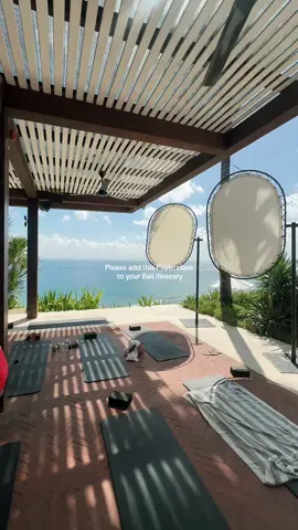This is your sign to book a Pilate class with a view @UluCliffhouse  #bali #pilatesworkout #uluwatu #pilates #yogagirl 