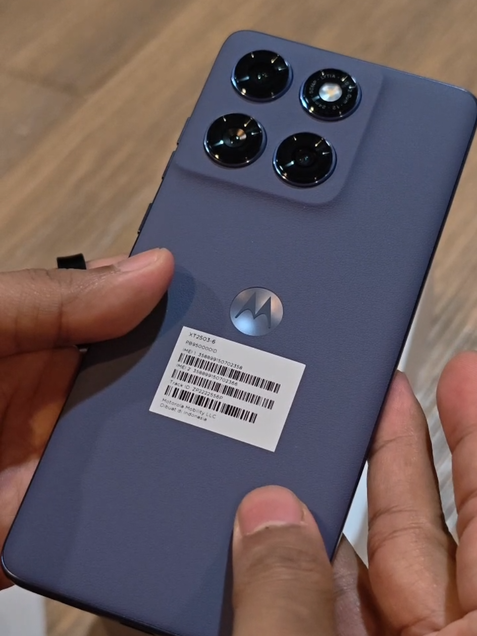 Unboxing Motorola Edge 60 Fusion