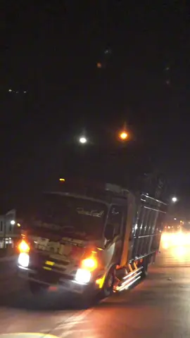 apii apiii  #fyp #viral #storytruk #trukoleng #sodrekersindonesia #trukmaniaindonesia #fypage #teburace #kudus24jam @kukuh_indrawan_04 