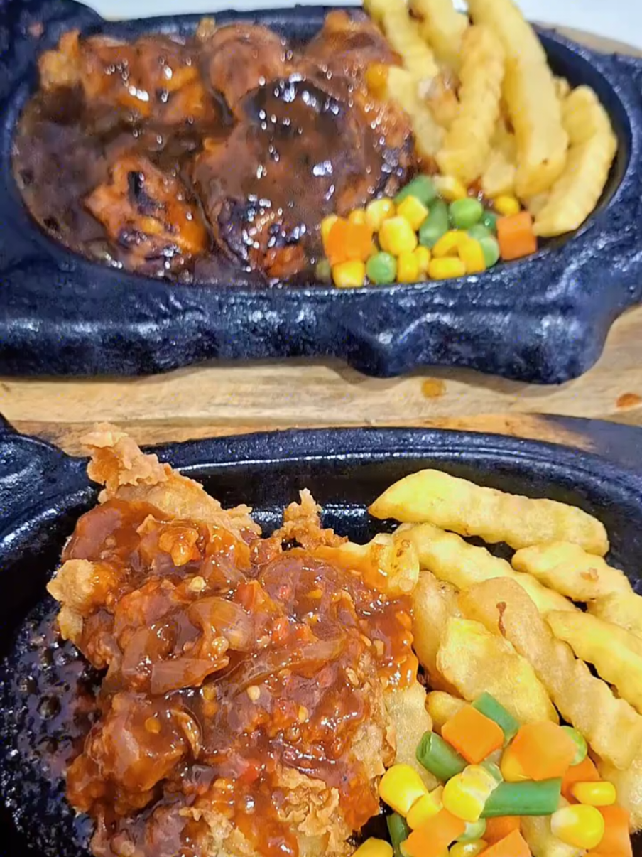 Mau Crispy atau Grill Steak, Enak semua, wajib coba!! Credit Kak @arriznaaufani. Thankyou Kak 😘 #bawainsteak, #steakbekasi #chickensteak #kulinerbekasi 