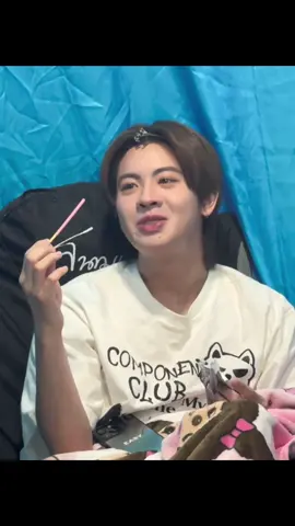 สมที่เป็นเพื่อนสนิทกันมาตั้งแต่่เด็กจริงๆบักเจตตกับเอก แบ่งงขนมกันกินดีแล้ววเป็นเพื่อนกัน #เขมจิราต้องรอด #เฟิร์สวัน #firstone_wnk #firstone 