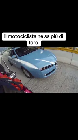 Il motociclista ne sa più di loro 