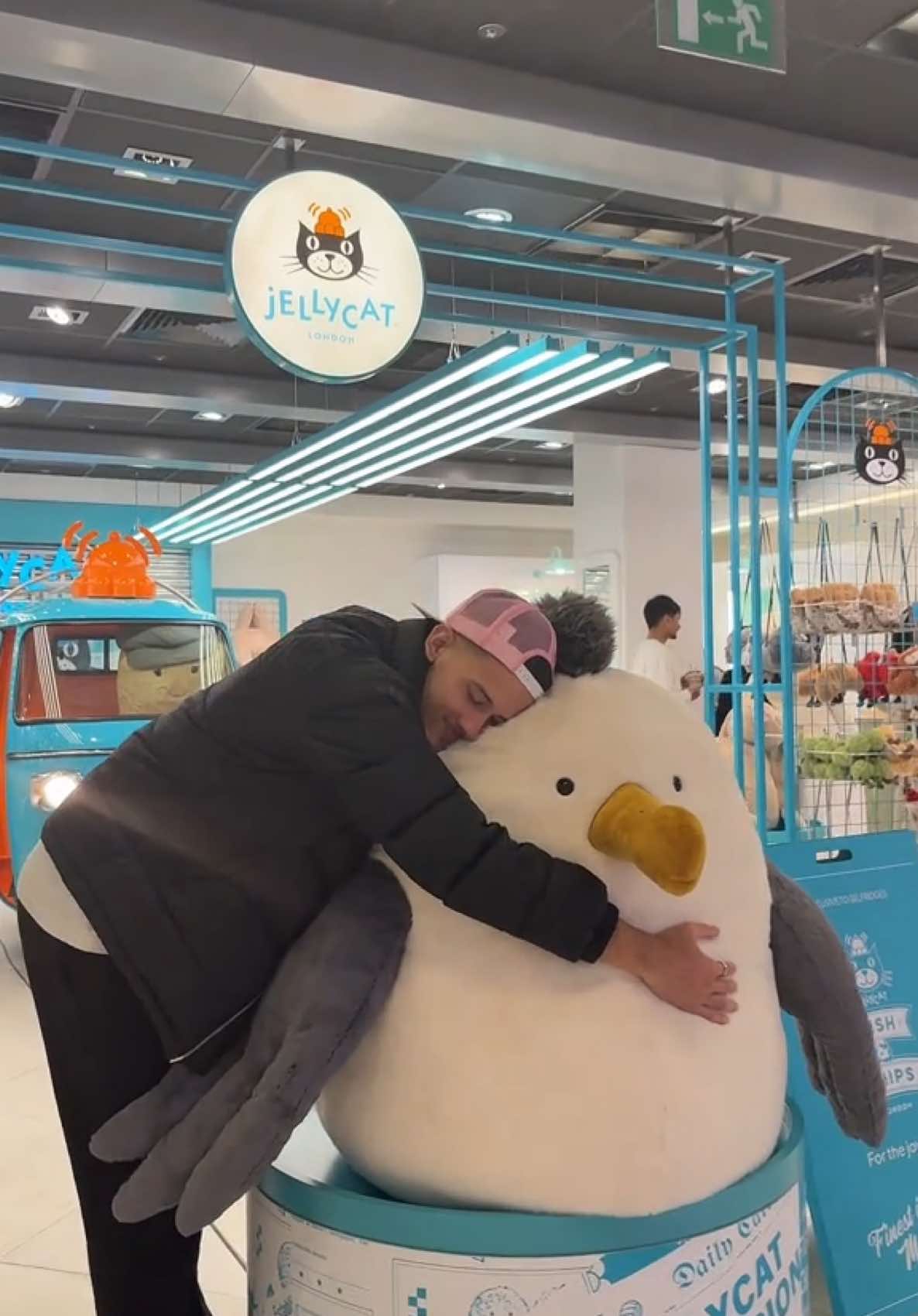 Someone really wanted to the jellycat store 🤔😴 @Mamanya kamari #timnas #fyp #indonesia #justfriends 