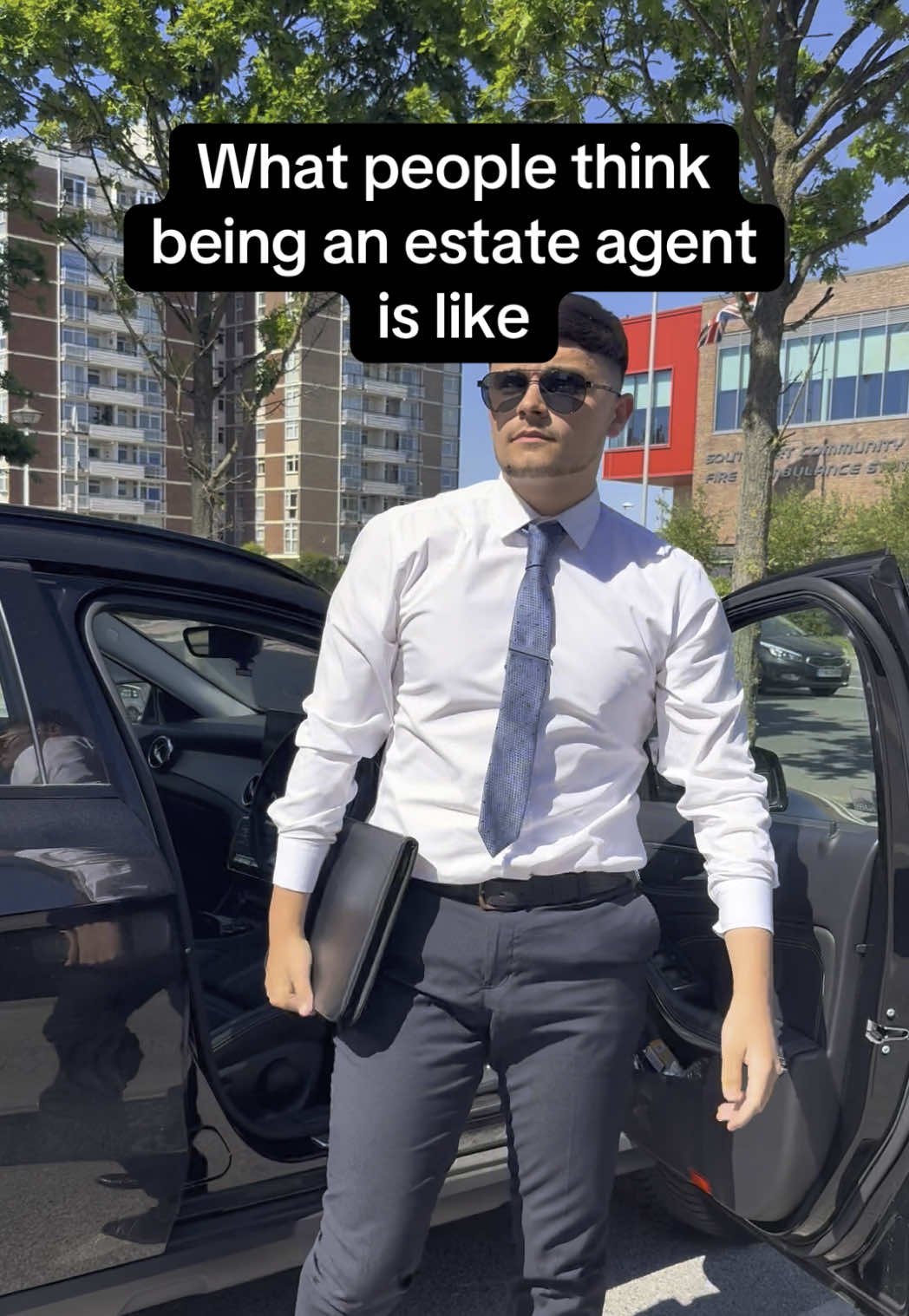 What people think being an estate agent is like vs what it’s actually like! #curlettjones #curlettjonesestates #estateagent #instavsreality #tiktok #fyp #funny #property #propertyuk 