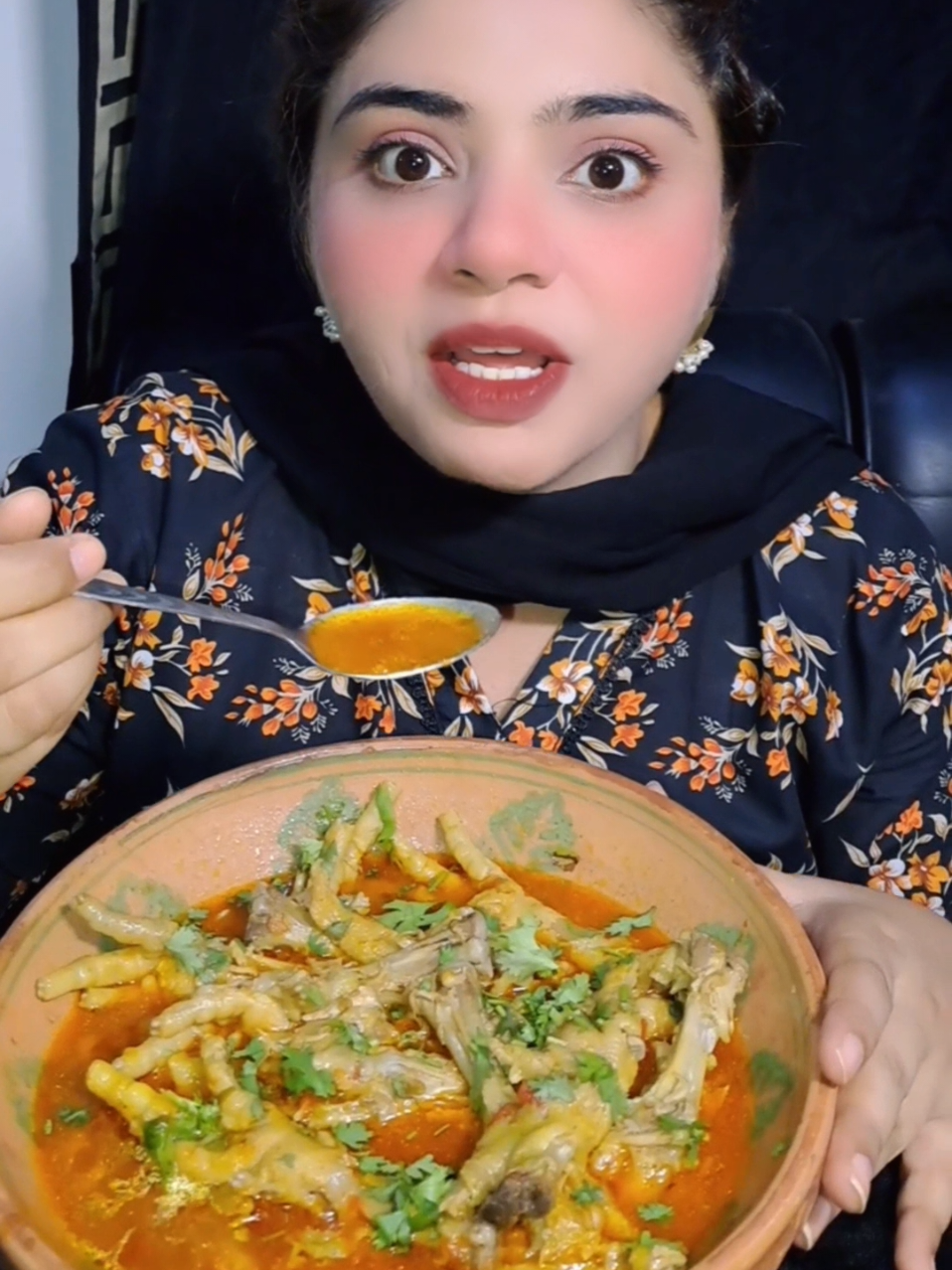 Eating paye soup 🍲 😋 #Foodie #FoodLover #unfreezemyaccount #viral #foreyoupage #tiktokpage 