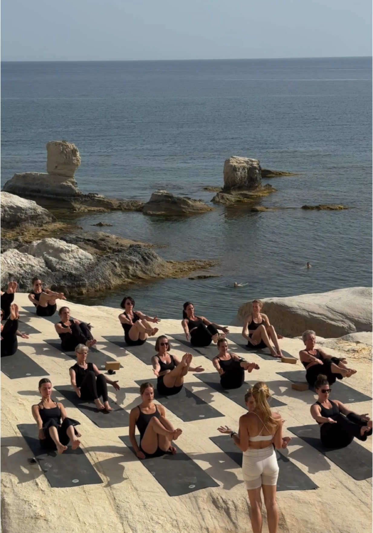 Danke für diese tolle 200h Woche 💗🌸 #fyp #yoga #yogalehrerausbildung #yogalehrer #yogaretreat #yogateachertraining #yogateacher #retreat #fy #yogaflow #ocean 