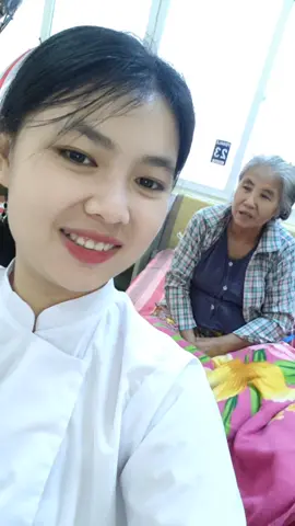 လူနာကိုပြောင်ပြနေတာ😅🤭🤭🤭