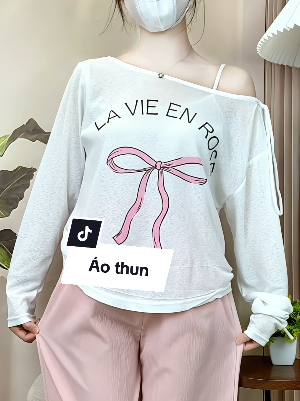 Áo thun nữ mamie tay dài thắt dây, họa tiết nơ hồng siu xinh, trễ vai nữ tính. Chất mỏng nhẹ co giãn thoải mái nhé nàng ơi #thoitrangnu #aothungiay #mamie #aothunnu #aophongnu #xuhuongtiktok #saochanel 