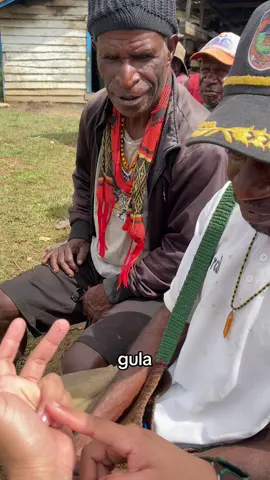 Terima kasih kepada orang orang yang sudah mau berbagi dengan masyarakat papua🤗 #youllbeinmyheart #papua #papuapegunungan #fyp #foryourpage #fyppppppppppppppppppppppp 