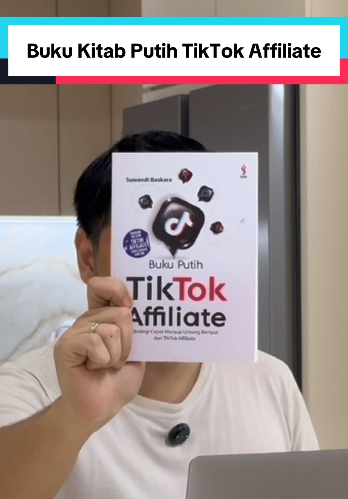 Bingung mulai dari mana jadi affiliate di TikTok? Ini dia solusinya! Buku BESTSELLER “Buku Putih TikTok Affiliate” ini ngajarin kamu cara cepat dapet cuan dari TikTok Affiliate, bahkan buat pemula tanpa follower sekalipun! Strategi, tips, dan rahasia algoritma dibongkar tuntas di buku ini! Udah banyak yang buktiin bisa dapet komisi jutaan tiap hari cuma modal HP dan link affiliate! #tiktokaffiliate #bukuaffiliate #belajaraffiliate #bukutiktokaffiliate #satukontentiaphari 