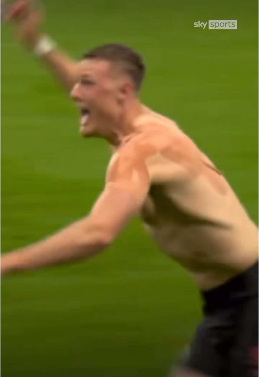 An extraordinary moment! Dan Ballard's last-gasp header in the 121st minute sealed @Sunderland AFC place in the Championship Play-Off Final against Sheffield United. The Stadium of Light erupted as Sunderland edged past Coventry City 3-2 on aggregate. ⚽️👏 A truly unforgettable moment for Dan, the club, and every passionate Sunderland supporter! Wembley awaits—bring it on! ⚽🏟️ #SunderlandAFC #Sunderland #Football #DanBallard 