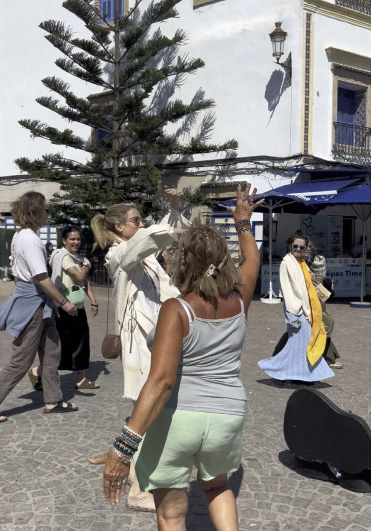 When the music starts… worries disappear. 🎶✨ People dancing, smiling, feeling totally free—in the safest and most artistic corner of Morocco ❤️ This is Essaouira, and every day it’s alive with rhythm, love, and real connection. No judgment, no pressure—just pure vibes. We play live every day at 3:30 PM in Place Moulay Hassan—come feel it with us. #EssaouiraVibes #DanceInFreedom #SafeSpaceMorocco #GoodVibesOnly #PlaceMoulayHassan #LiveEveryDay #FeelTheEnergy #AfroHouseSpirit #LetThePeopleDance #MoroccoMagic #CoexistInPeace