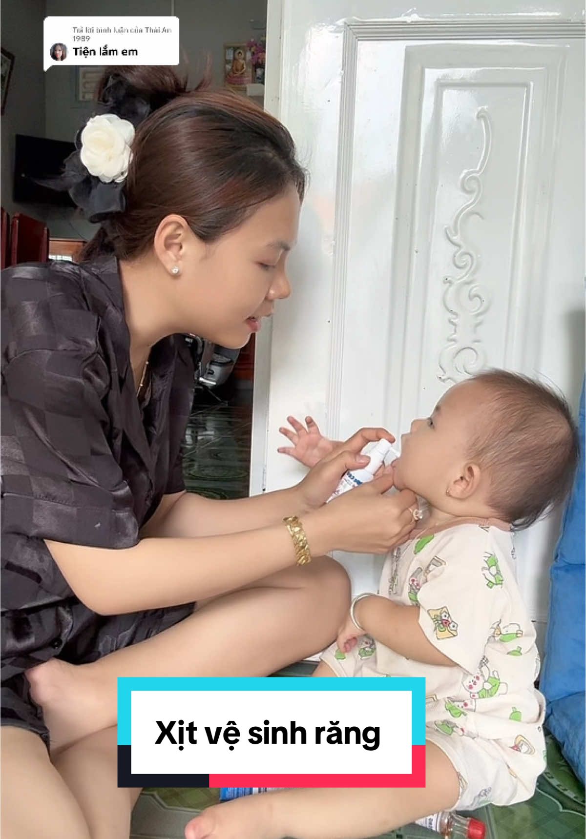 Trả lời @Thái An 1989 đừng chủ quan với những chiếc răng đầu đời của con nha mấy bà #mebimsua #mebimreview #xitvesinhrangmieng #xitvesinhrangmiengchobe  @Ngọc Hân {Mẹ Bé Bơ}  @Ngọc Hân {Mẹ Bé Bơ}  @Ngọc Hân {Mẹ Bé Bơ} 