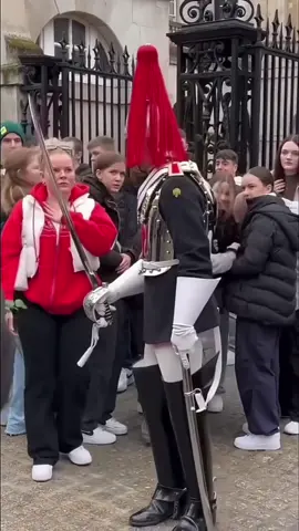 Don’t mess with the king’s guards #kingsguard #royalguard #horse #royalfamily #england