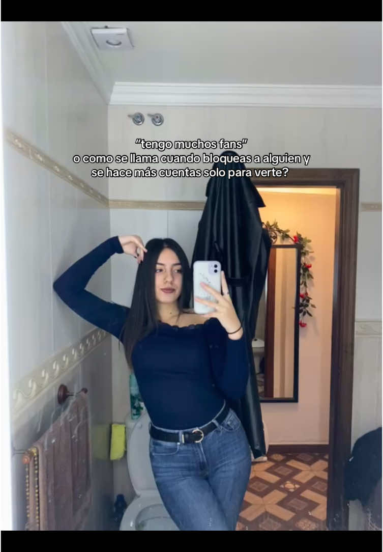 en mi pueblo se les dice “ALCAHUETES”💋😜
