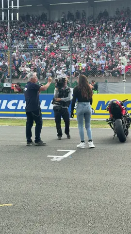Clapping at @MotoGP™ 🔥🔥
