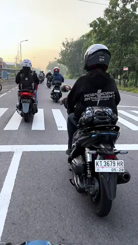 Suasana pagi di kota orang emang secandu itu#fyp #touring #wonderfulindonesia #healing @SENGKUNI STYLEᯓ★