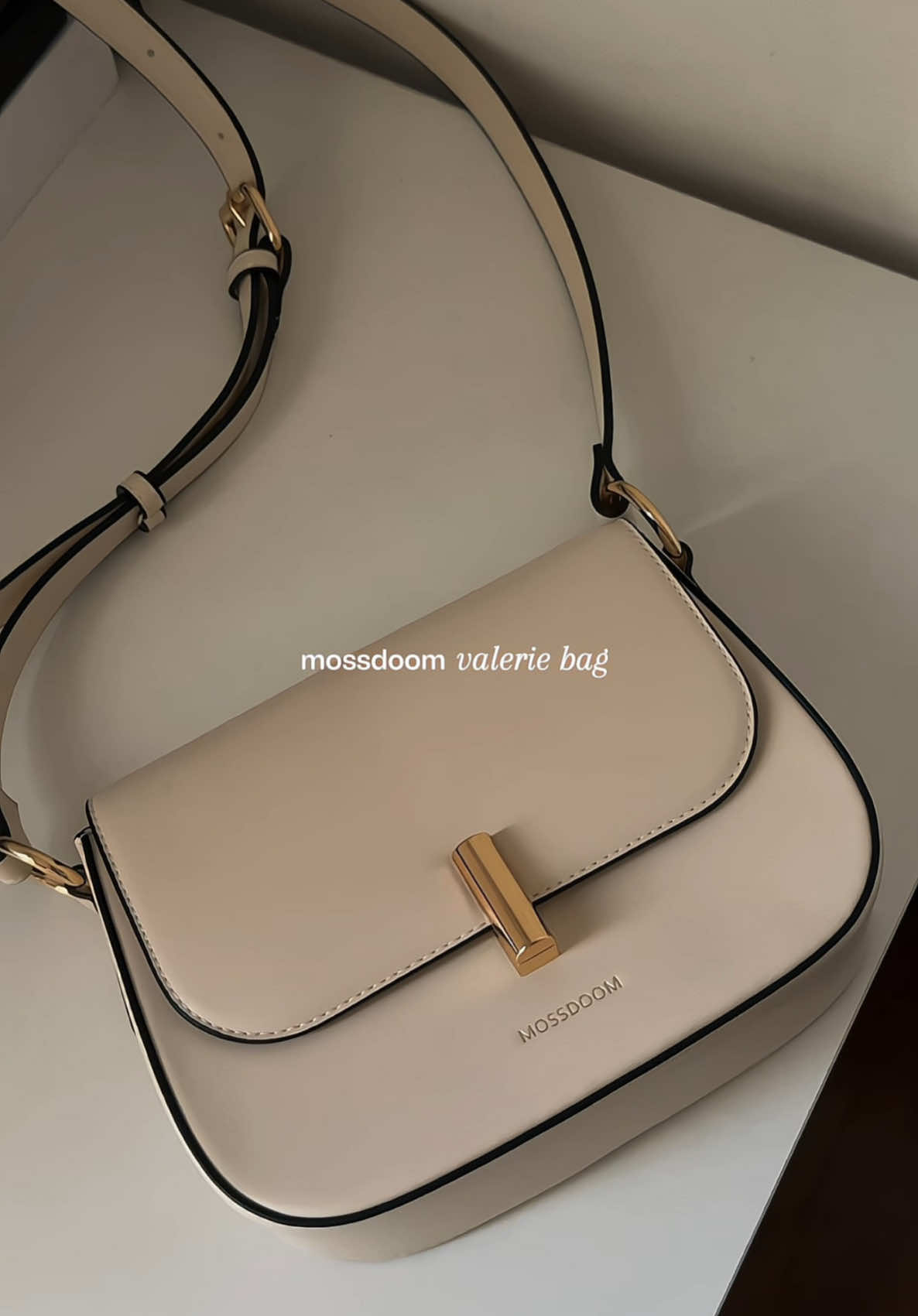 love everything about this bag!! 💌💫#mossdoom #slingbag #mossdoombag #bag 