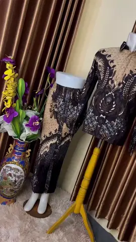 Yuk yang mau couple bisa di cek ya #couple #kemeja #kemejacowo #batik #rok #rokbatik #rokflisket 